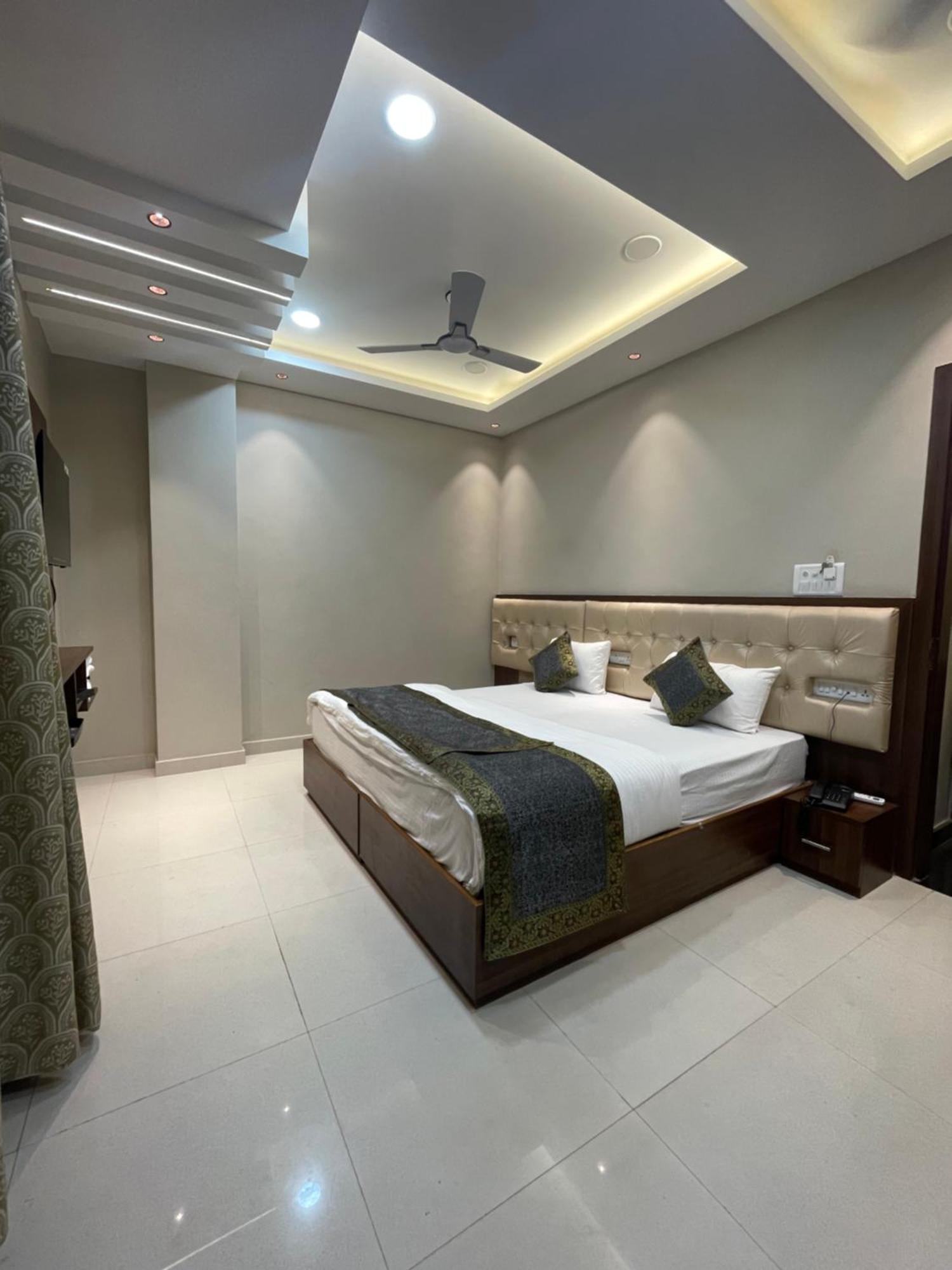 Vishwanath Inn Varanasi Exterior photo